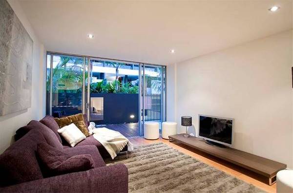 OVER 300 SQM OF RIVERFRONT LIVING - FULLY FURNISHED EXECUTIVE LIVING Picture OVER 300 SQM OF RIVERFRONT LIVING - FULLY FURNISHED EXECUTIVE LIVING Picture