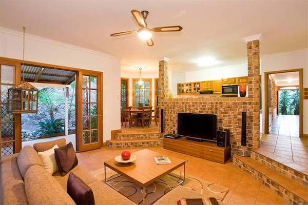 133 ARCES OVER LOOKING SAMFORD VALLEY -
ONLY 20KM TO THE CBD Picture