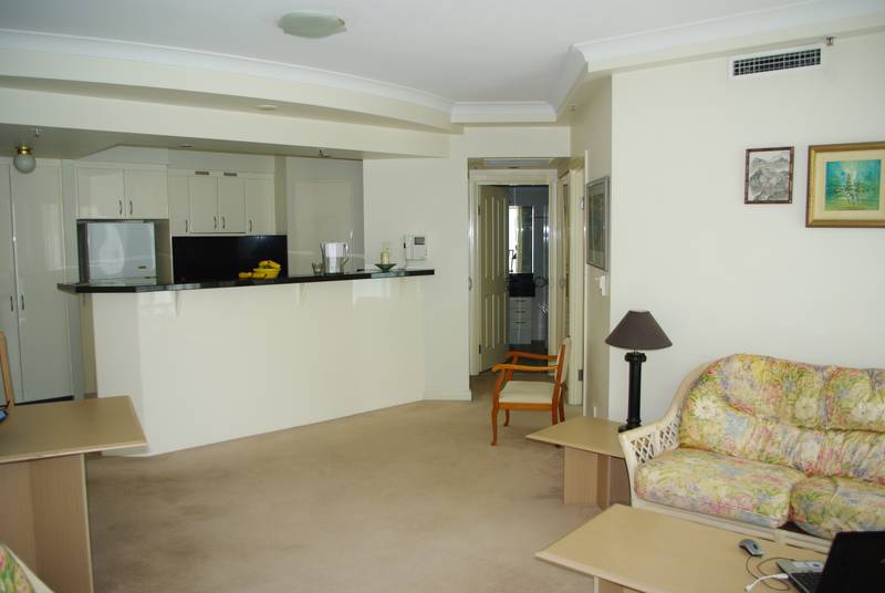 Spacious Apartment in the heart of the city - One weeks free rent Picture 1