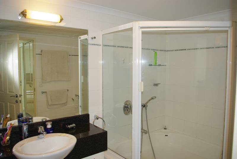 Spacious Apartment in the heart of the city - One weeks free rent Picture 3