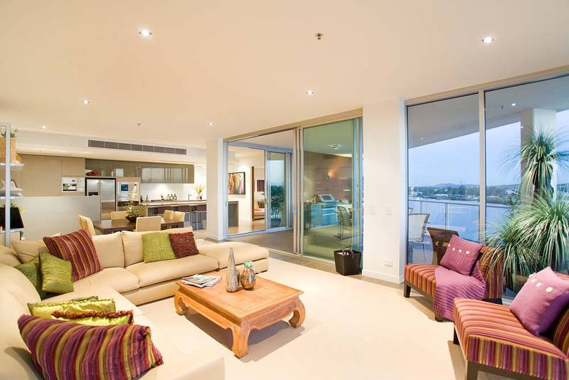 PURE ELEGANCE - THIS IS PORTSIDE AT IT'S VERY BEST Picture