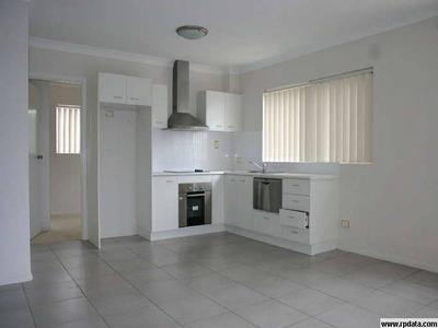 Beautiful renovated 3 bedroom unit Picture