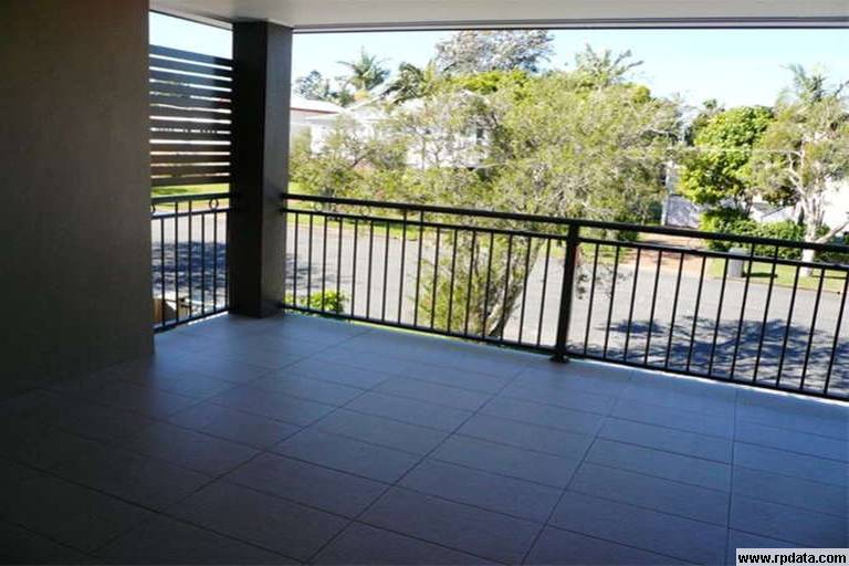 Near New unit Nundah Picture