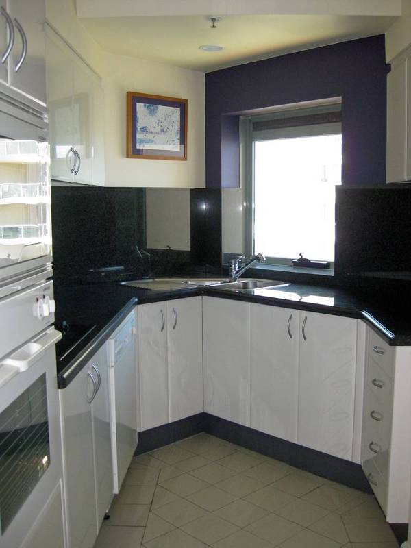 Stunning Apartment with Breath Taking Story Bridge and City Views Picture 3