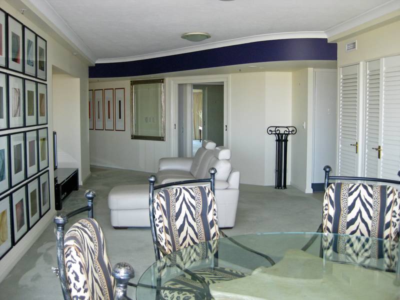 Stunning Apartment with Breath Taking Story Bridge and City Views Picture 2