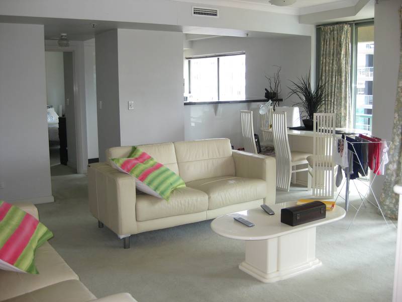 Cute & Cozy Furnished Apartment Picture 2