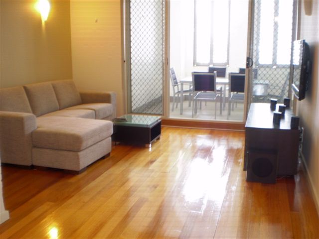 FULLY FURNISHED ONE BEDROOM - MUCH SOUGHT AFTER LOCATION Picture 1