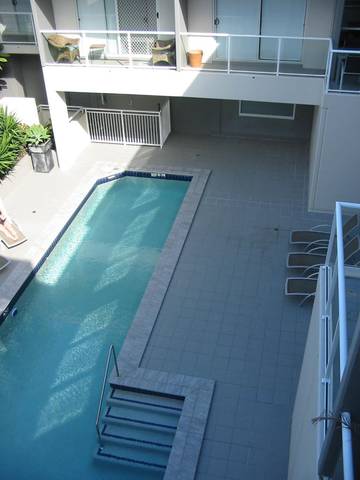 FULLY FURNISHED ONE BEDROOM - MUCH SOUGHT AFTER LOCATION Picture 3