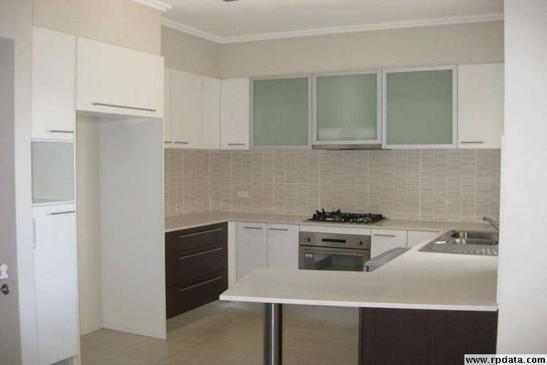 Three Level Stunning Townhouse Picture