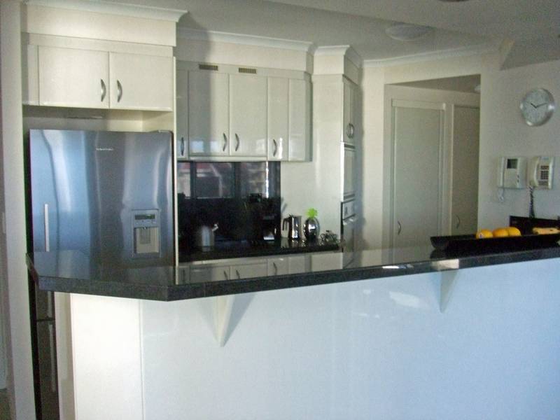 Newly Renovated Two Bedroom Furnished Apartment Picture 3