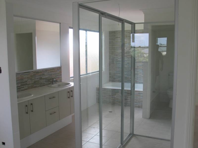 Stunning Brand New Home - 1/2 a weeks FREE RENT Picture 3