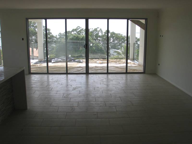 Stunning Brand New Home - 1/2 a weeks FREE RENT Picture 2