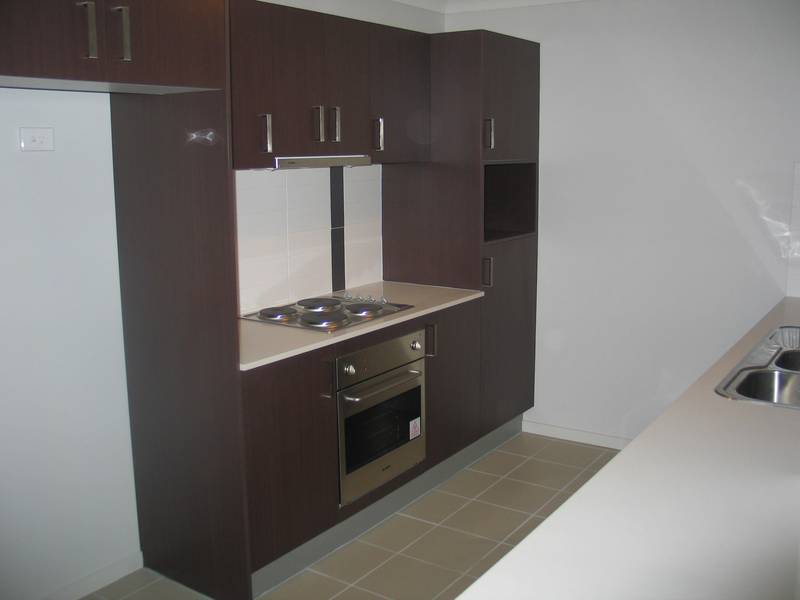 Great complex, near new unit. Picture 2