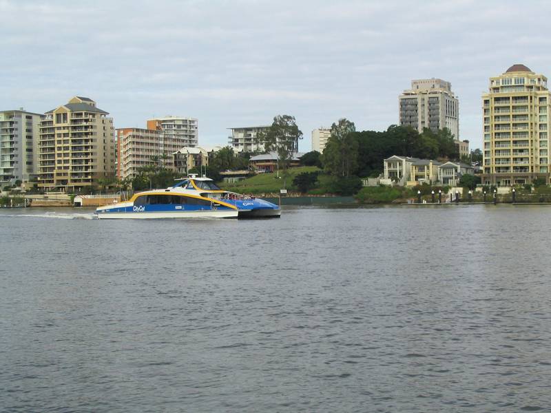 VERY STYLISH FIRST FLOOR RIVERFRONT - SMALL EXCLUSIVE COMPLEX Picture 1