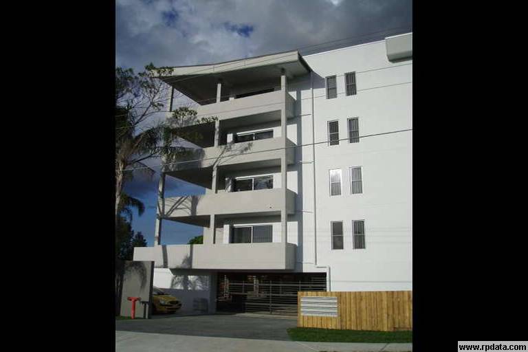 Large Nundah Unit - Free rental period available through our agency only Picture