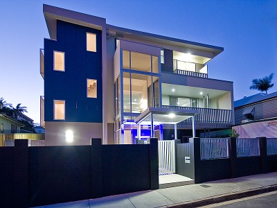 BRAND NEW
CONTEMPORAY FAMILY HOME
WITH POOL - IDEAL HOME OFFICE Picture
