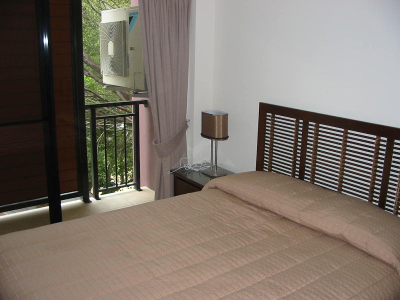 SEEING IS BELIEVING!!!! -10 MINUTE WALK TO QUEEN ST MALL - FULLY FURNISHED TO THE HIGHEST STANDARDS Picture 2