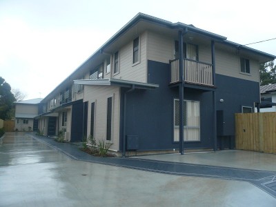 QUICK - THREE BEDROOM TOWNHOUSE WITH COURTYARD Picture