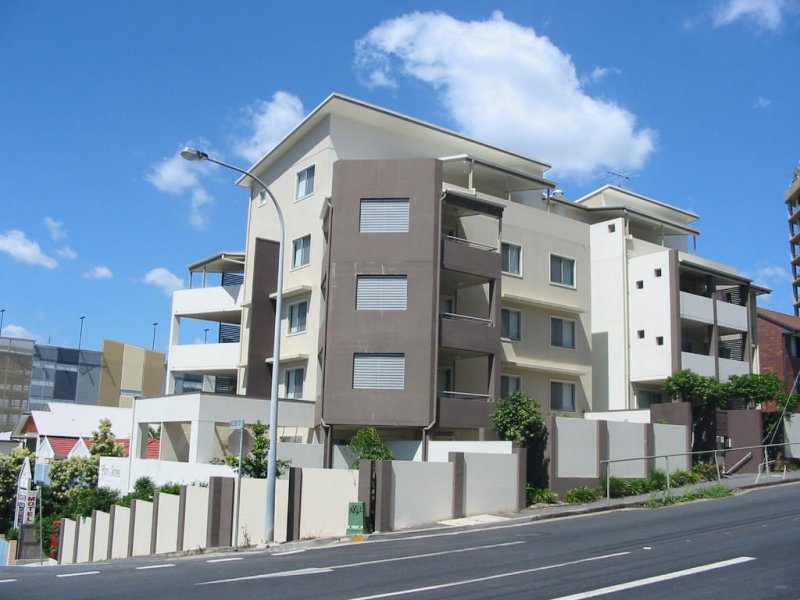 TWO BEDROOM - FULLY FURNISHED - - $500 A WEEK.
CLOSE TO MATER HOSPITAL / SOUTHBANK Picture 1