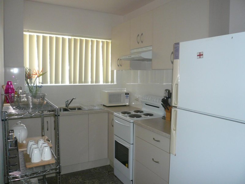 NEW CARPET !!
THREE BEDROOM - SPACIOUS GROUND FLOOR Picture 2