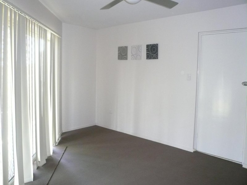 NEW CARPET !!
THREE BEDROOM - SPACIOUS GROUND FLOOR Picture 3
