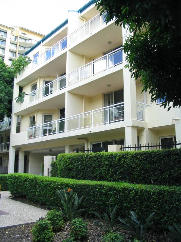 TWO BED TWO BATH GROUND FLOOR RIVERFRONT - UNBEATABLE PRICE Picture 1