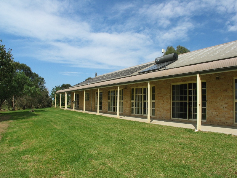 FAMILY RESIDENCE ON 100 ACRES Picture 2
