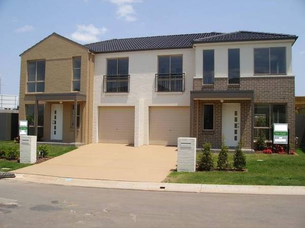 Trendy Brand New Courtyard Home Picture 1