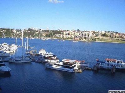 LARGE DESIGNER APARTMENT WITH WATER VIEWS Picture