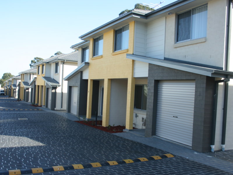 BRAND NEW TOWNHOUSE Picture 1