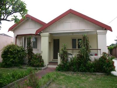 Modern Living in Great Location! Picture Modern Living in Great Location! Picture