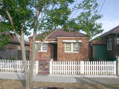 Freshly Painted 2 Bedroom Semi! Picture