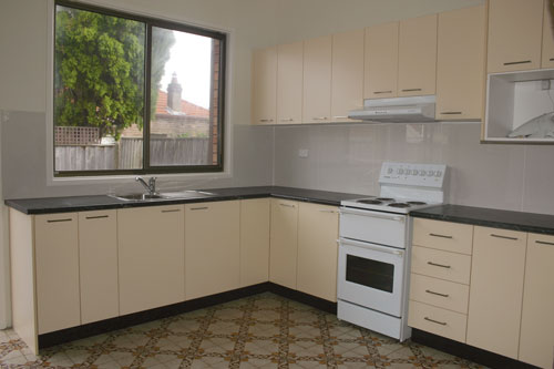 PERFECT LOCATION! AFFORDABLE! Picture 1