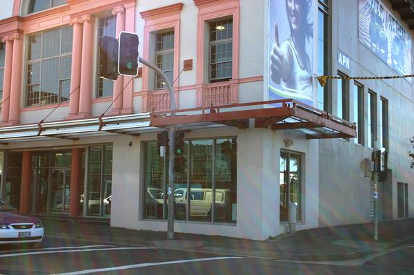 ULTRA CHIC SHOWROOM EXPOSURE! Picture 1