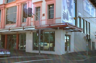 ULTRA CHIC SHOWROOM EXPOSURE! Picture ULTRA CHIC SHOWROOM EXPOSURE! Picture