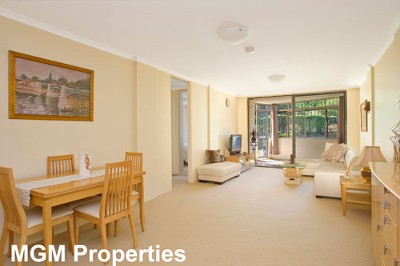 A uniquely appealing apartment in a landmark setting opposite Randwick Racecourse Picture
