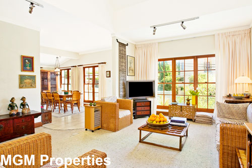 NORTH FACING WITH DISTRICT VIEWS! Picture 1