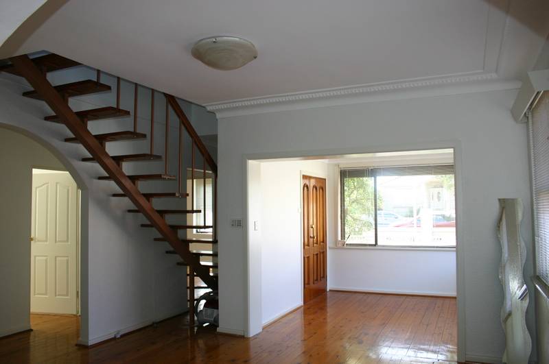 Open Plan Living in great location! Picture 2