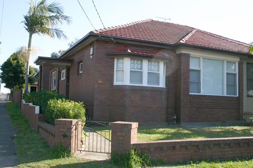 Large Freestanding House ! Picture 1