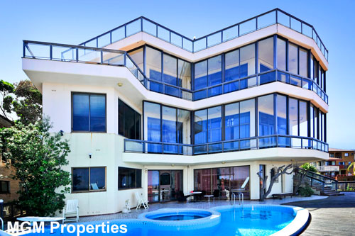 Coastal luxury on a magnificent scale! Picture 1