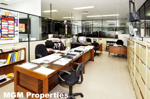 Prominent Position! Picture 3