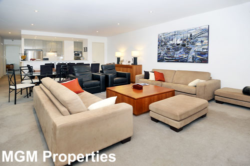 Stylish, Spacious & Simple! Picture 1