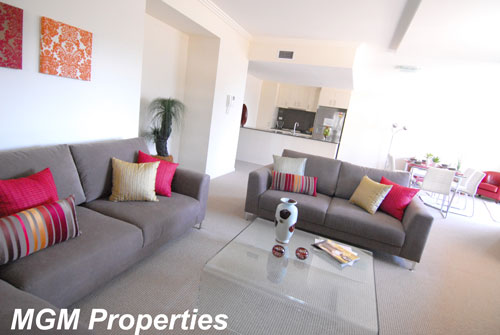 DESIGNER LIVING CAN BE YOURS!! Picture 2