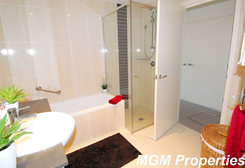 LOOKING FOR SOMETHING DIFFERENT!! Picture 3