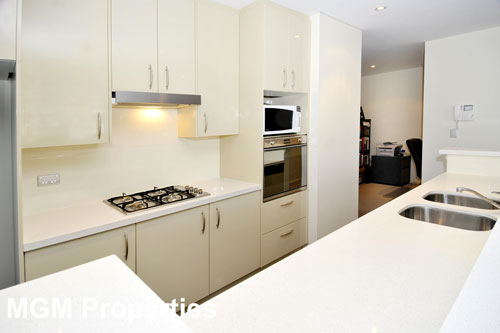 ULTRA MODERN FAMILY HOME! Picture 3