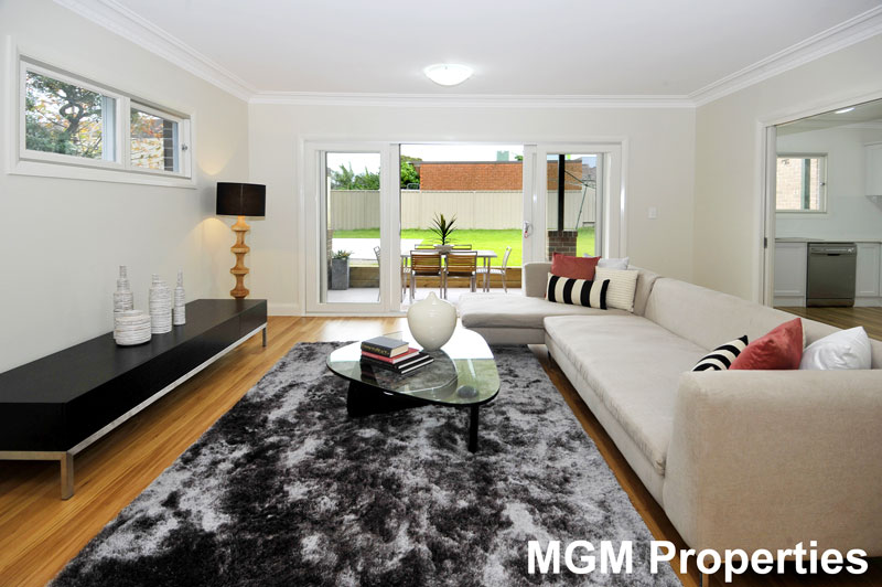 Stunning reinvention of a classic bungalow! Picture 2