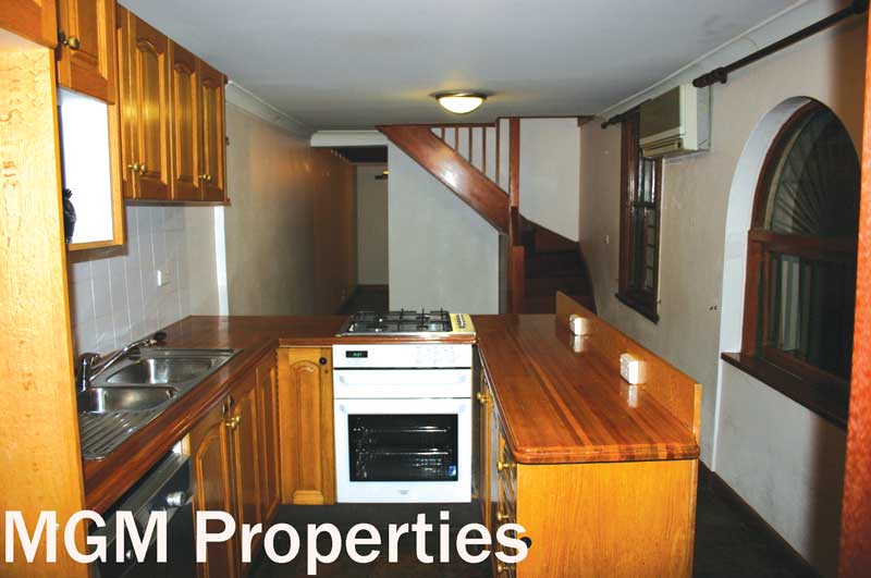 FANTATSTIC TERRACE IN GREAT LOCATION! Picture 2