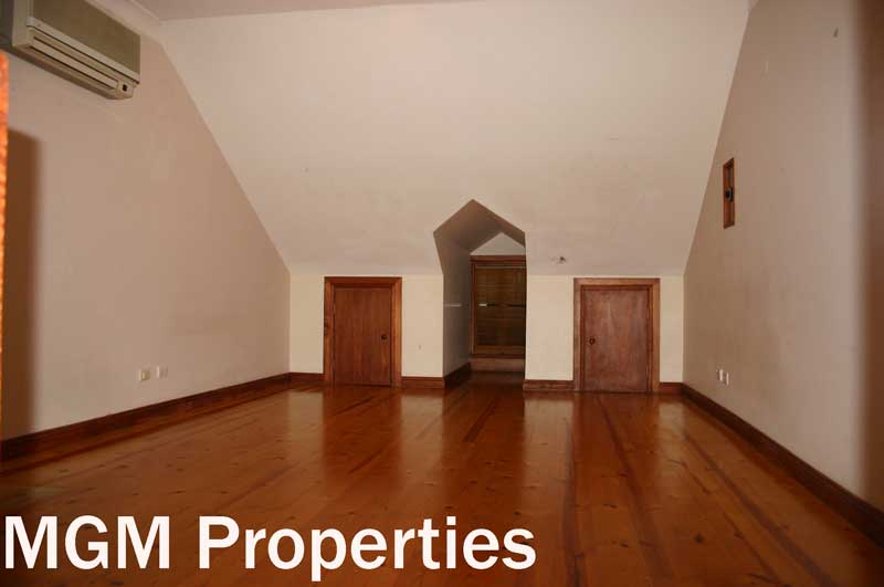 FANTATSTIC TERRACE IN GREAT LOCATION! Picture 3