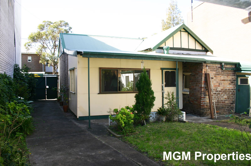 AUCTION ON-SITE THIS SATURDAY @ 2.15PM Picture 2