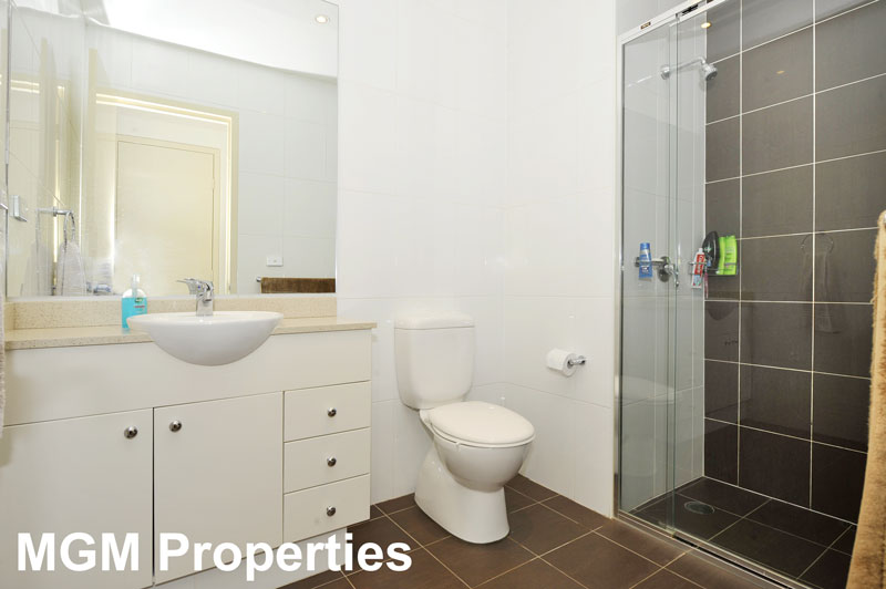 'Aero' - contemporary style and value! Picture 3